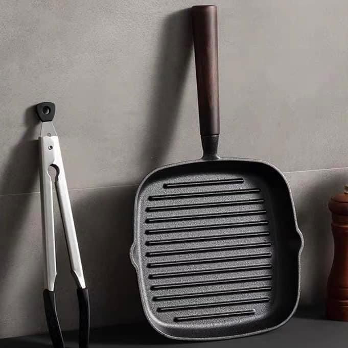 CHẢO GANG NƯỚNG BBQ CÁN GỖ 22CM 